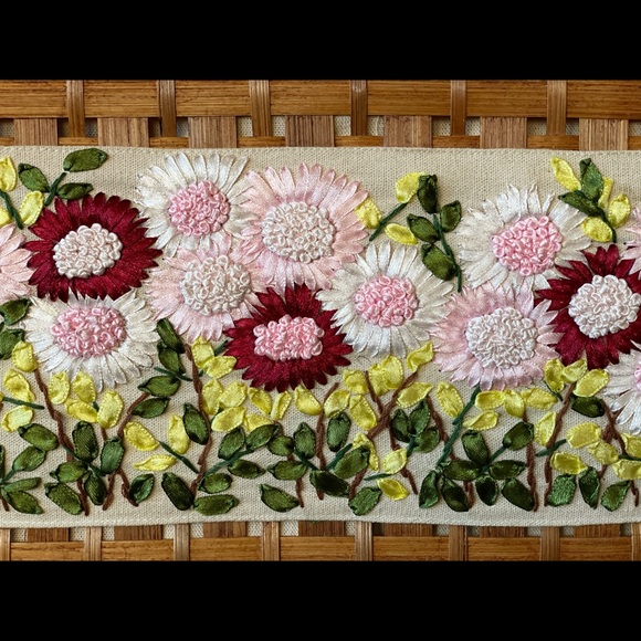 Silk embroidered daisies bag (large) - Picture 2 of 7